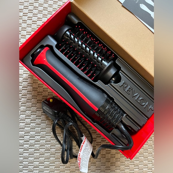 Revlon Oval One Step Volumizer Plus Hair Dryer - Picture 2 of 3